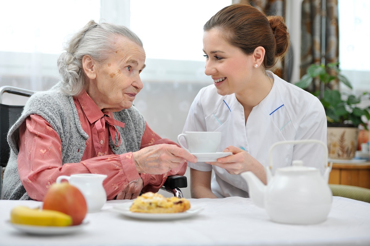 how-can-hospice-carers-help-dementia-patient-eat